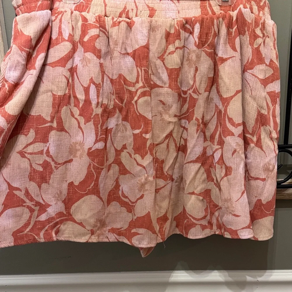 Torrid Coral and Cream Floral Skort 2 - Picture 5 of 11